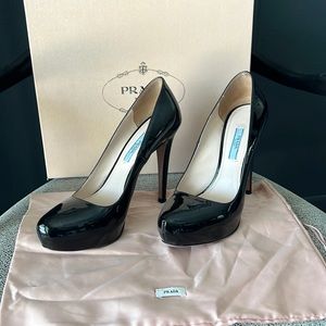 Prada black patent platform pumps calzature Donna